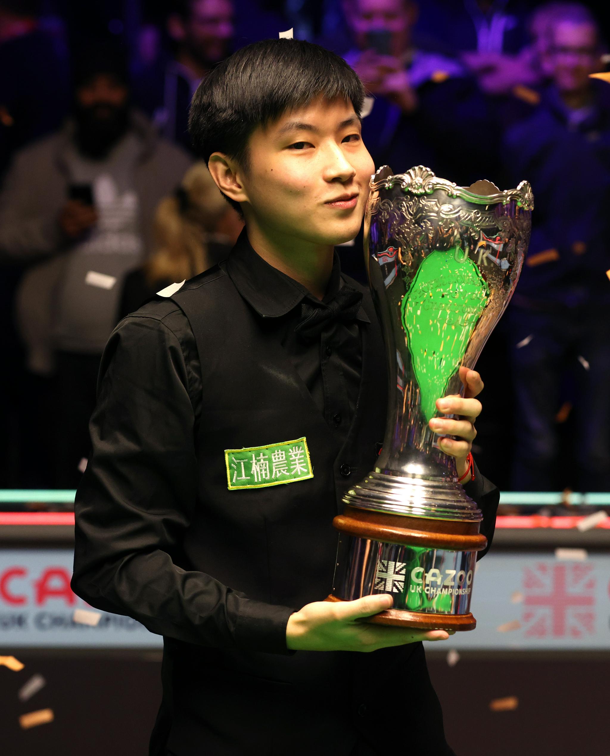 场比赛中曼 场比赛中曼