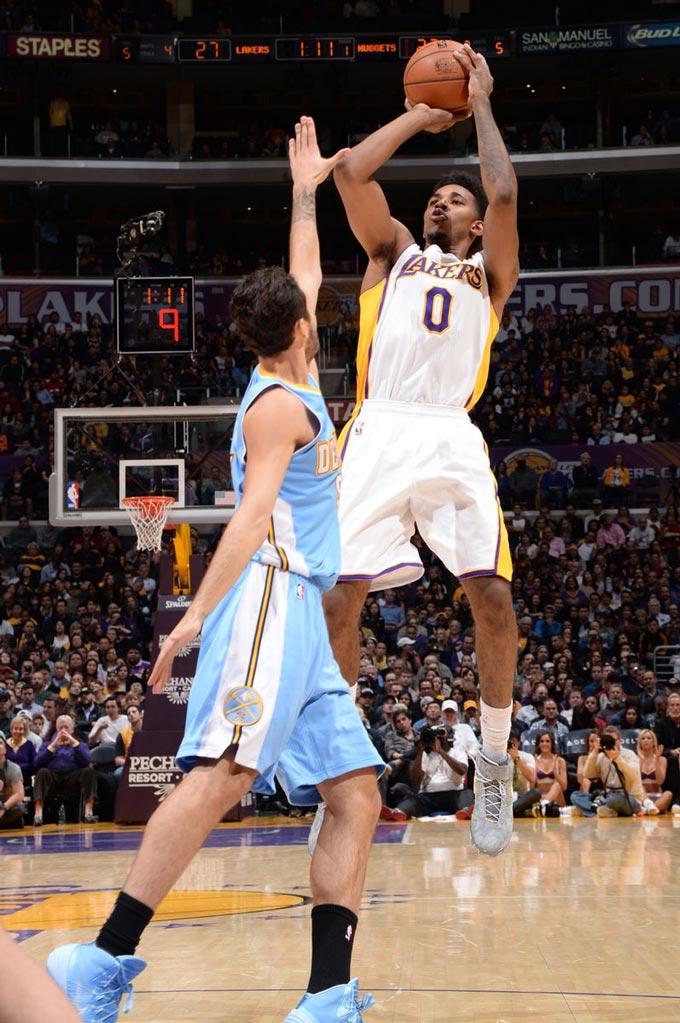 比分持续被 比分持续被